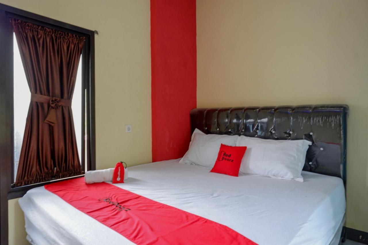RedDoorz @ Gerbang Dieng Plateau Area Wonosobo Bagian luar foto