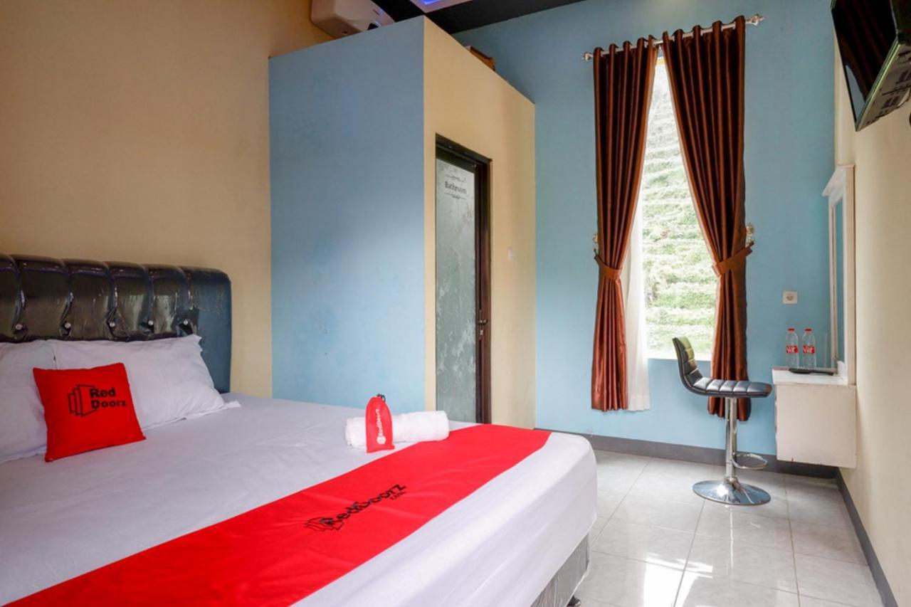 RedDoorz @ Gerbang Dieng Plateau Area Wonosobo Bagian luar foto